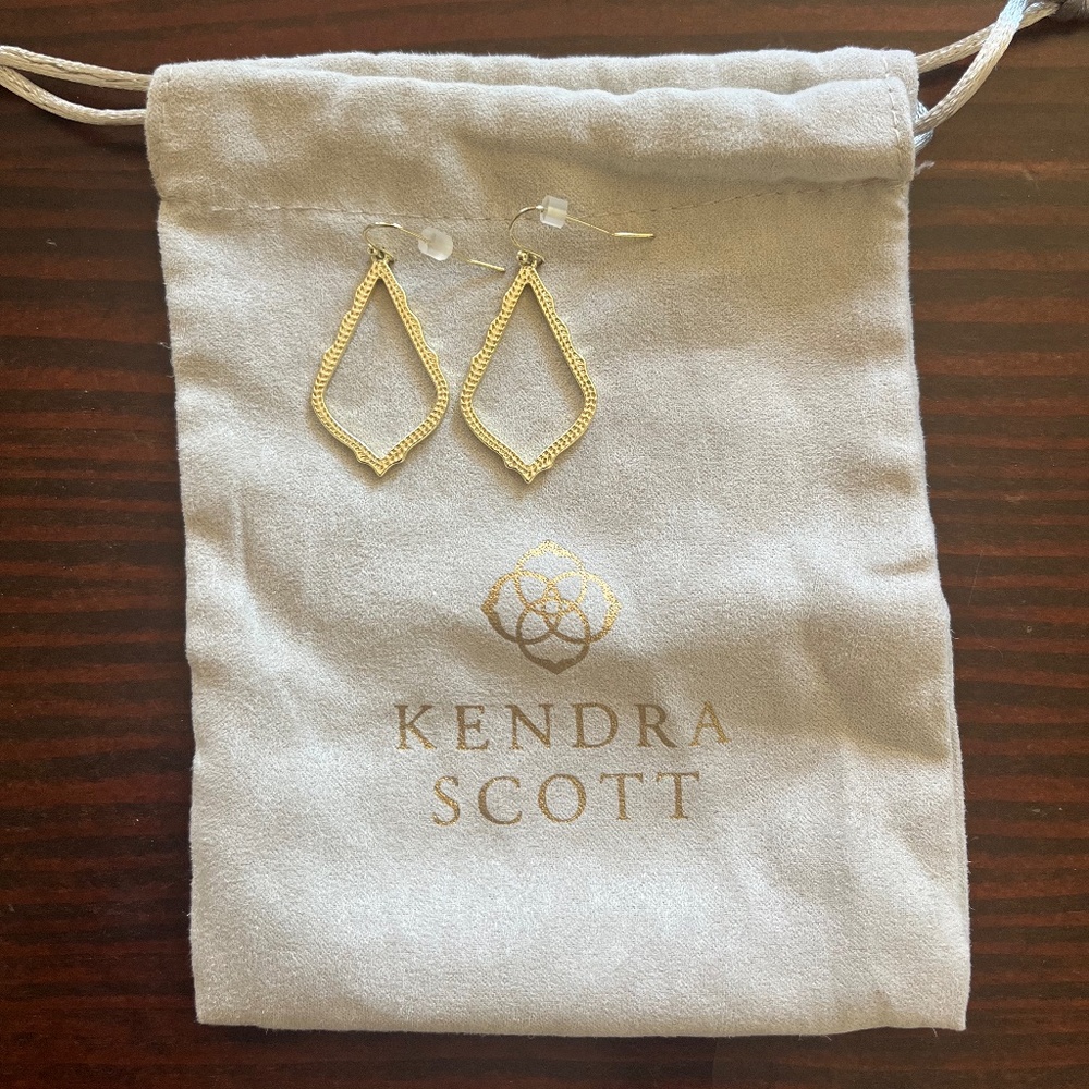 Kendra Scott Sophia Drop Earrings in gold (small)